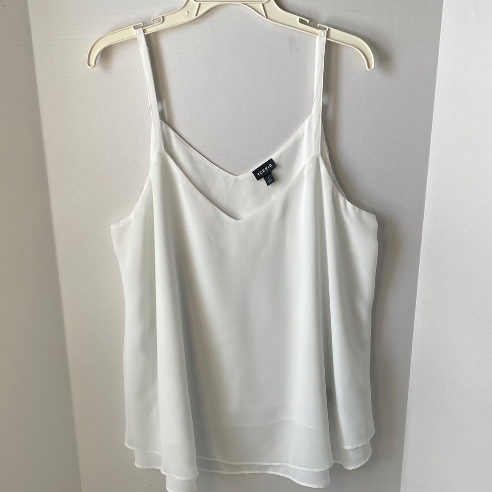 Torrid  Women's Size 1 - 1X White Double-Layer V-Neck Spaghetti Strap Camisole
